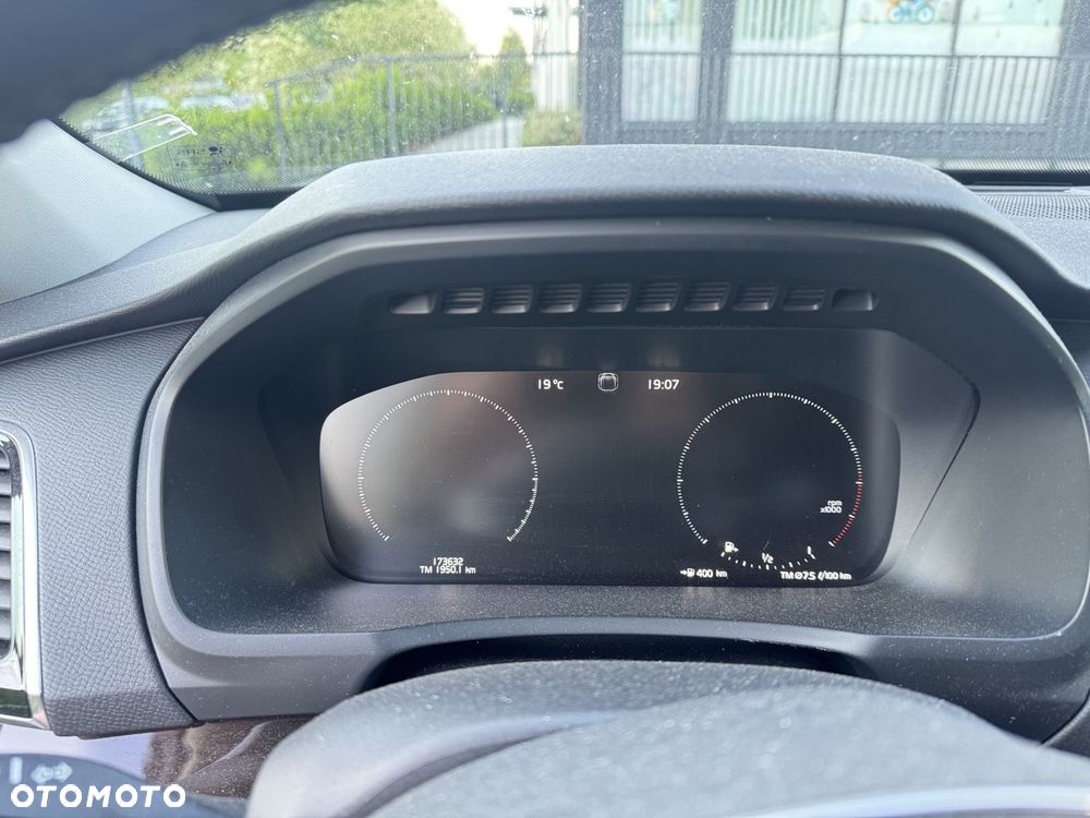 Volvo XC 90 B5 D AWD Momentum - 3