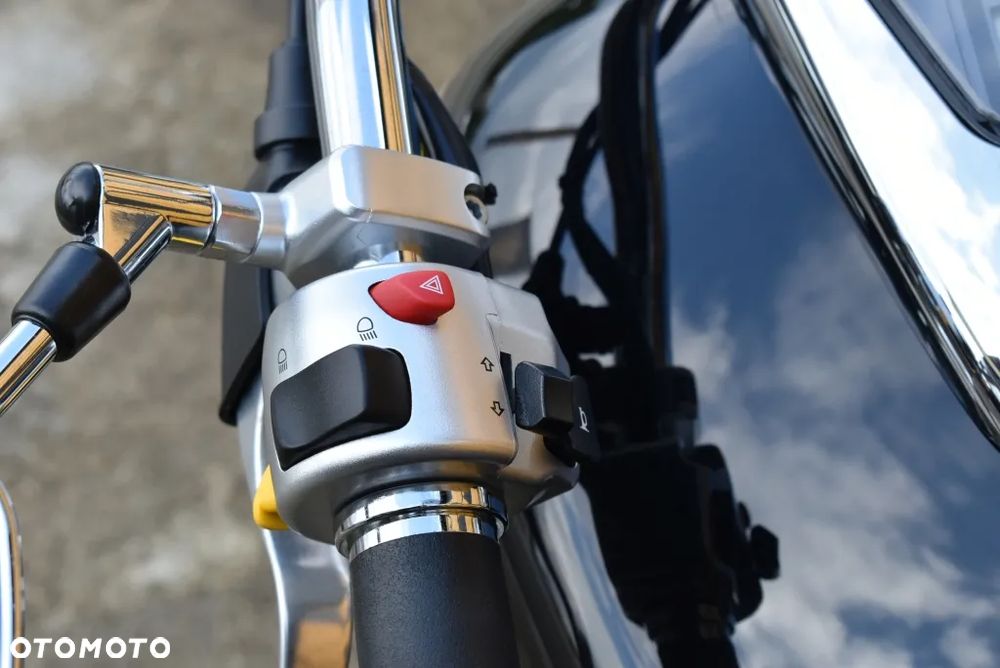 Suzuki Intruder - 22
