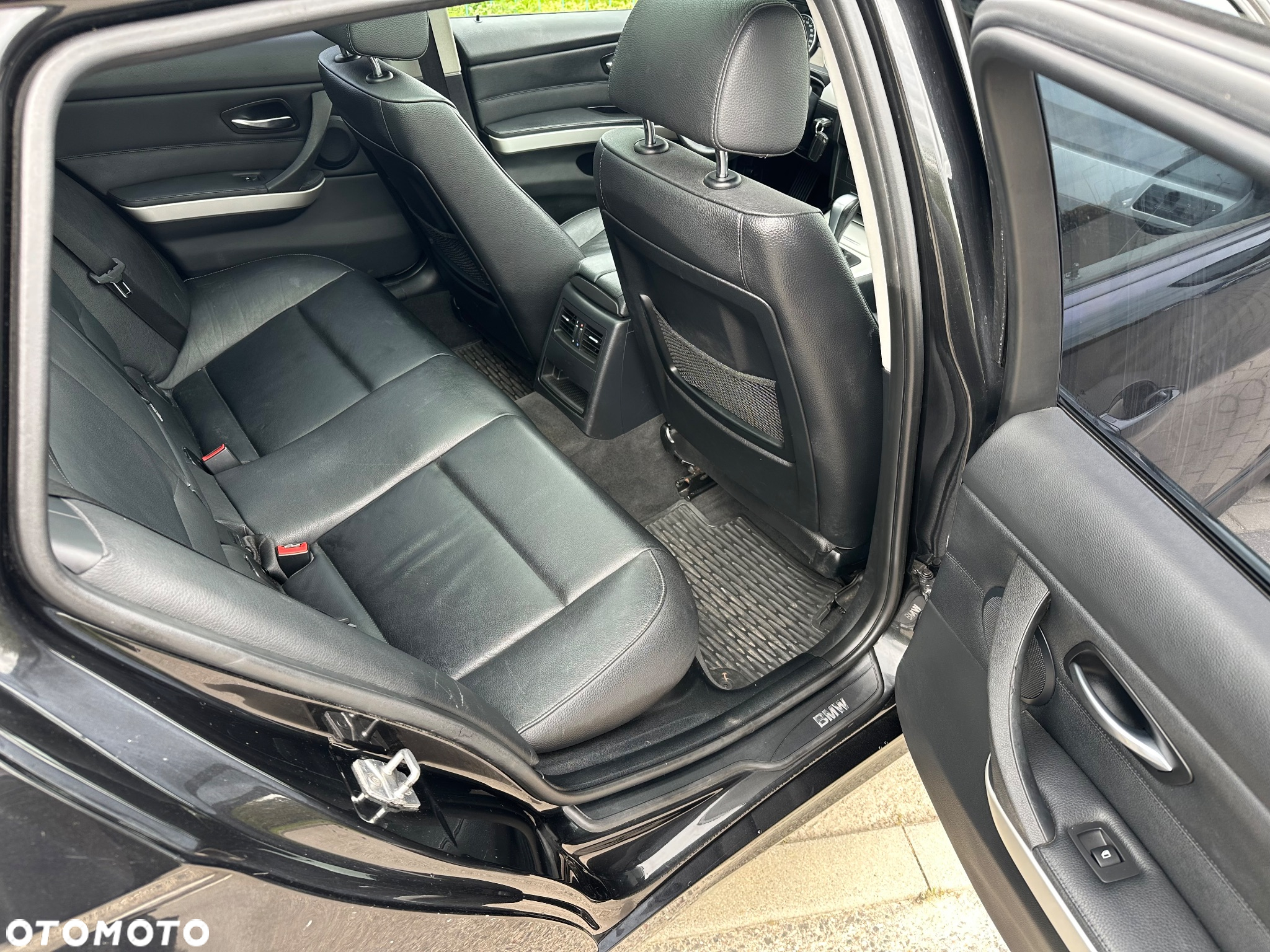 BMW Seria 3 320i Touring Edition Sport - 15