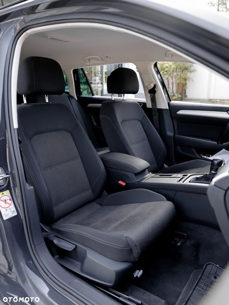 Volkswagen Passat - 16