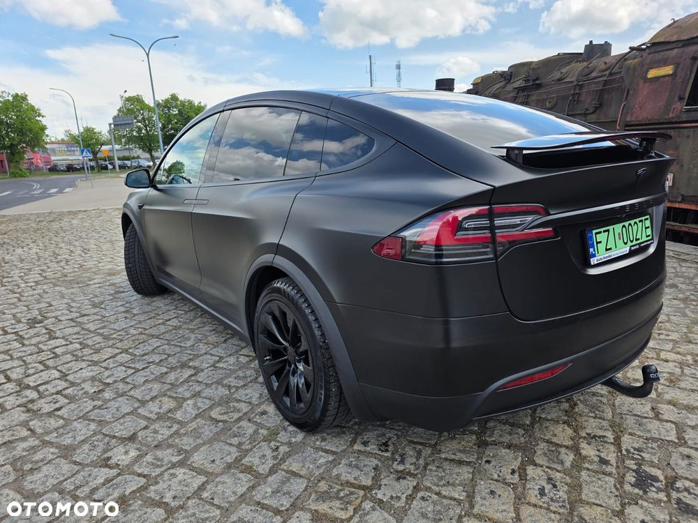 Tesla Model X - 6