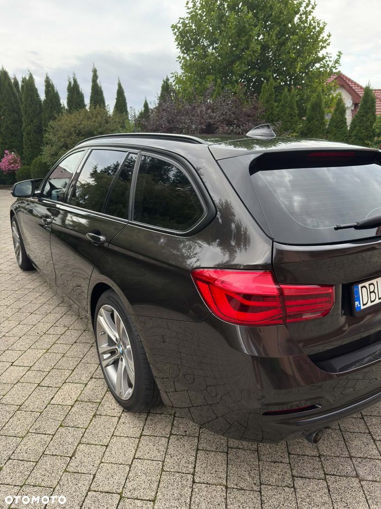 BMW Seria 3 318d xDrive Sport Line - 11