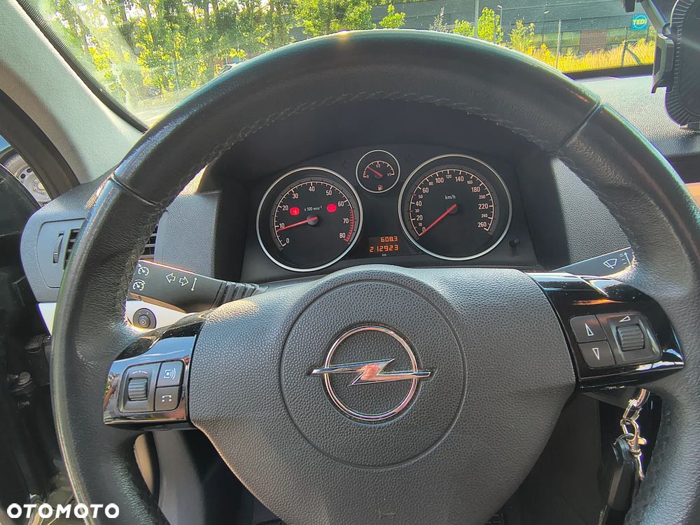 Opel Astra 1.6 Edition 111 Jahre - 19