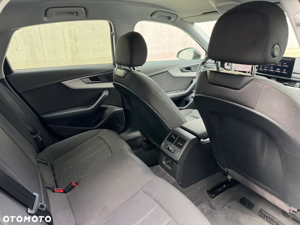 Audi A4 Limousine 35 TFSI mHEV Advanced S tronic - 12