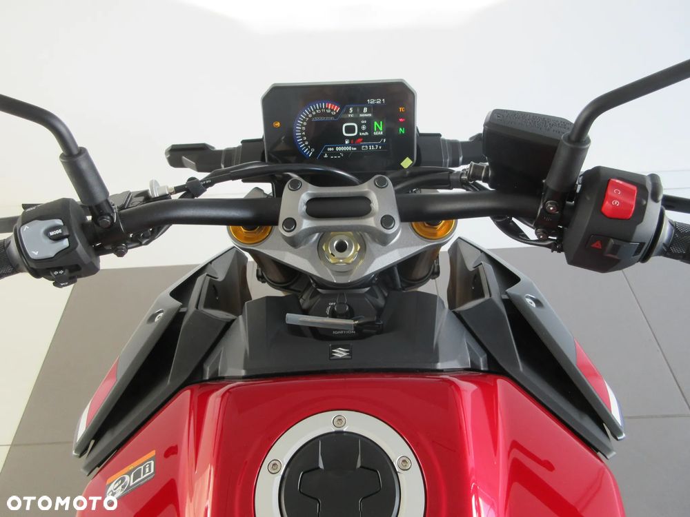Suzuki GSX - 7