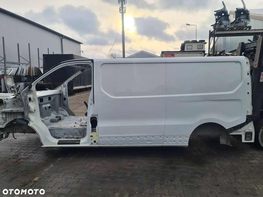Bok Lewy Błotnik Poszycie RENAULT TRAFIC III LONG Vivaro B 2014- - 1
