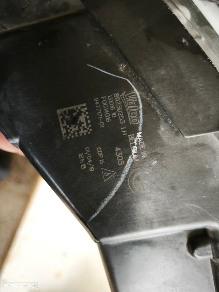 Farolim frontal nevoeiro esquerdo BMW G30 G31 - 9477171 - 4
