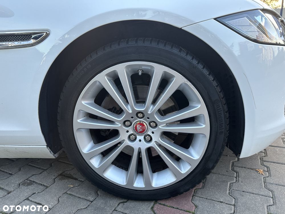 Jaguar XF 2.0 i4D Portfolio - 11