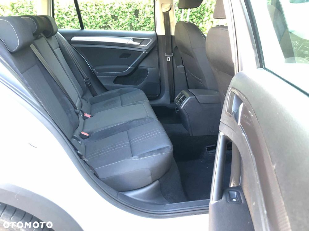 Volkswagen Golf - 22