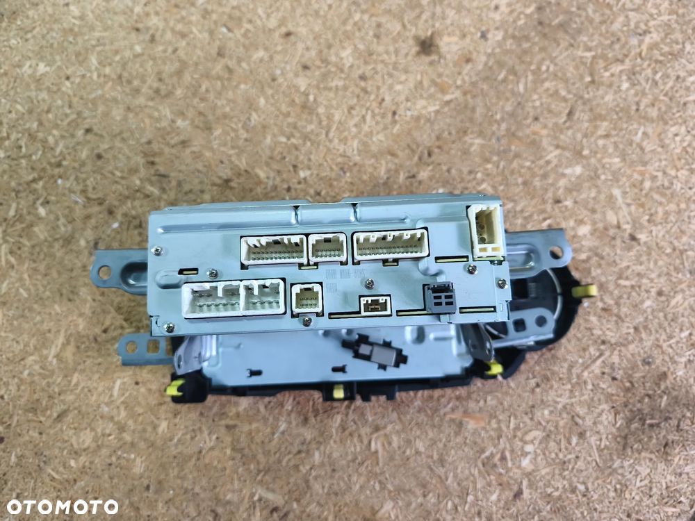 RADIO NAWIGACJA 86140-0D090 TOYOTA YARIS III - 2