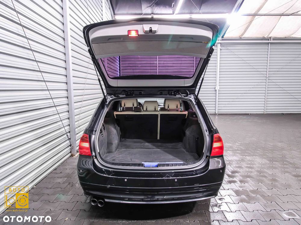 BMW Seria 3 325xi - 12