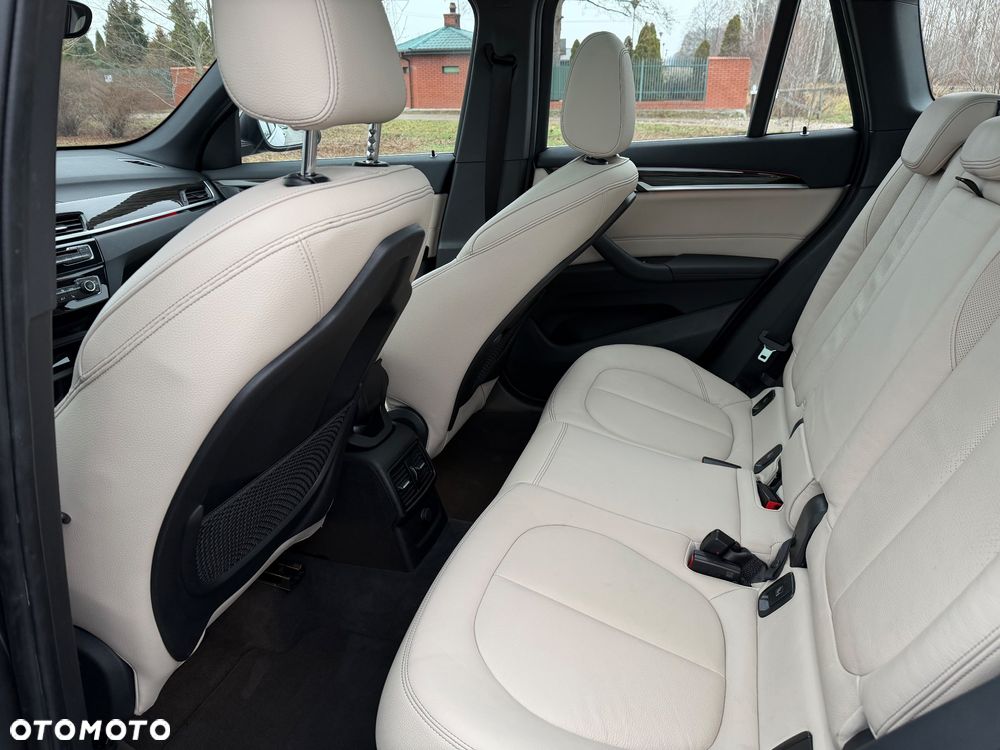 BMW X1 xDrive20i xLine sport - 20