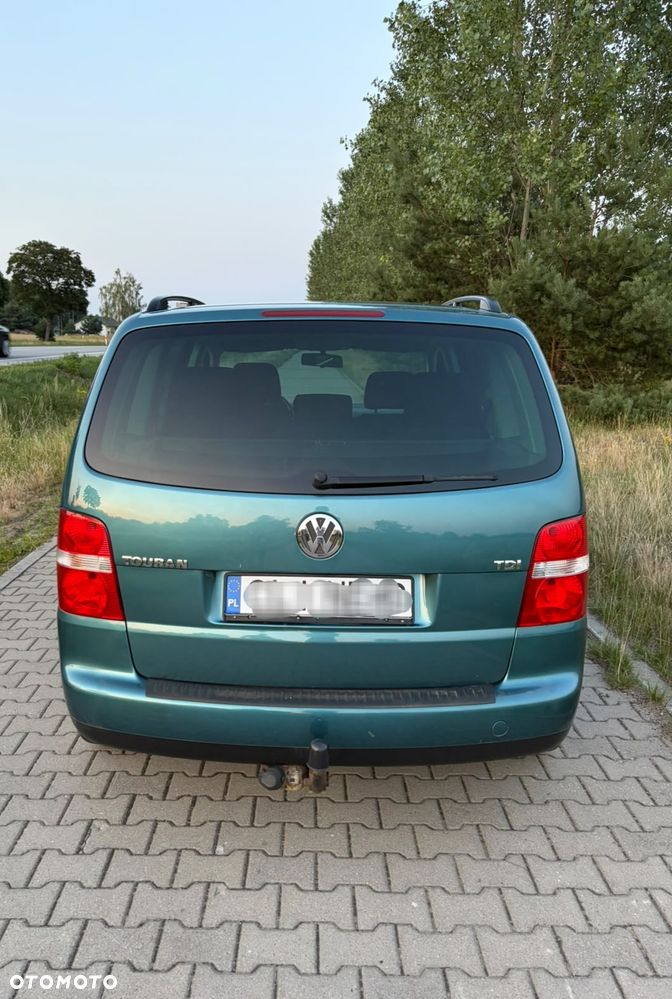 Volkswagen Touran - 4