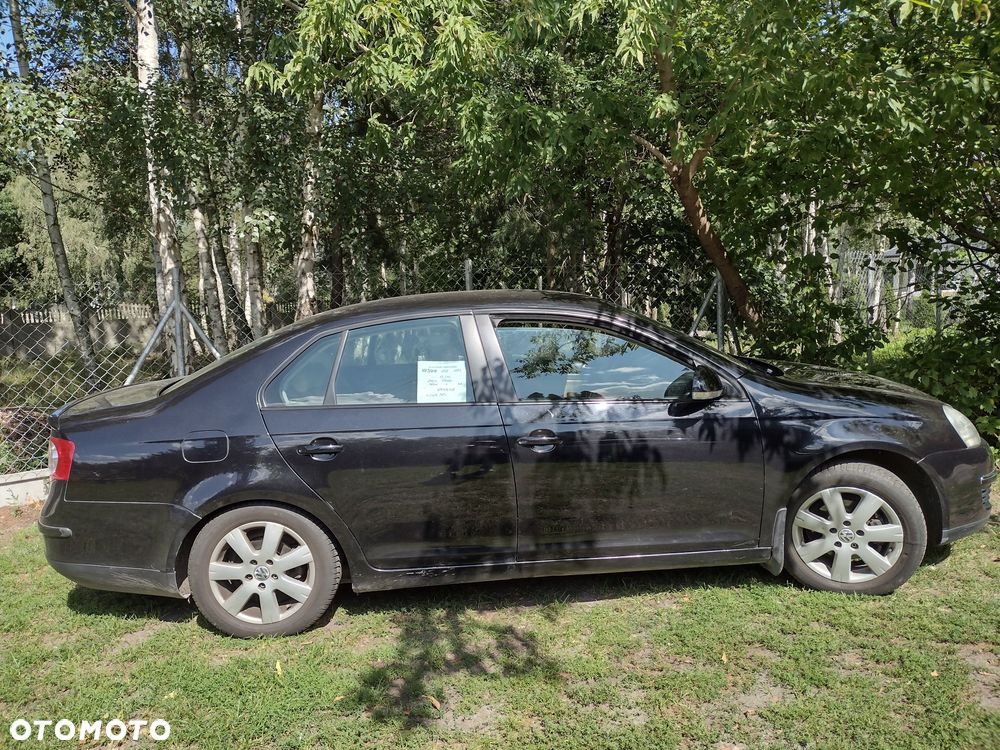 Volkswagen Jetta - 1