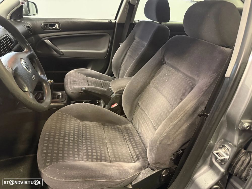 VW Passat 1.9 TDi Trendline 4M - 5