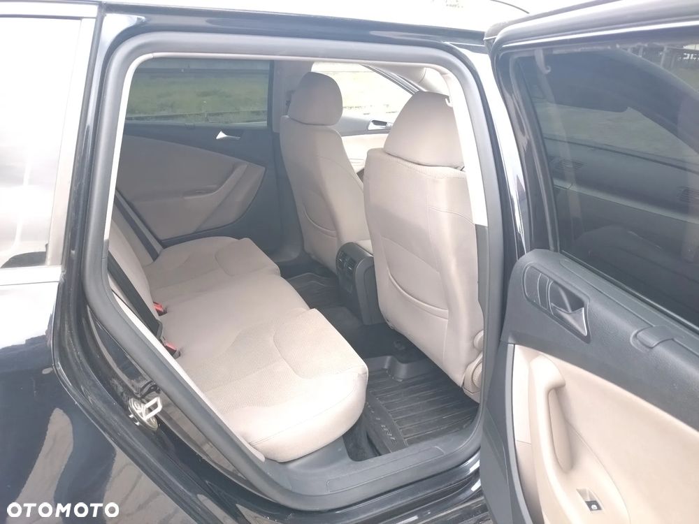 Volkswagen Passat 2.0 TDI Comfortline R-Style - 11
