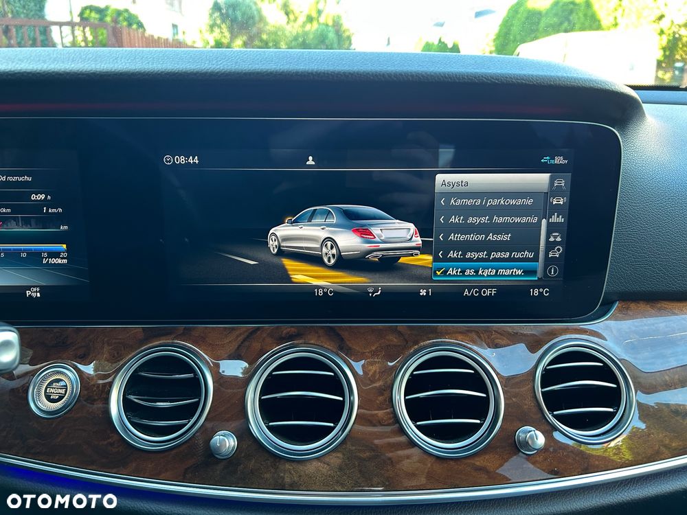 Mercedes-Benz Klasa E 220 d 4-Matic 9G-TRONIC - 27