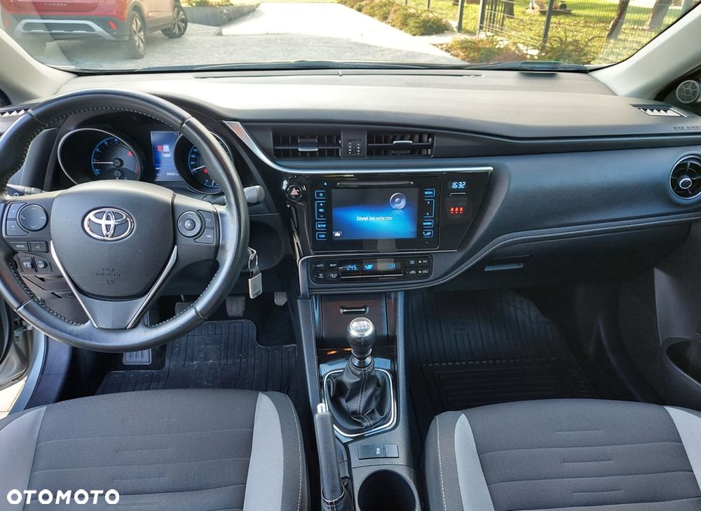 Toyota Auris 1.6 Premium - 15