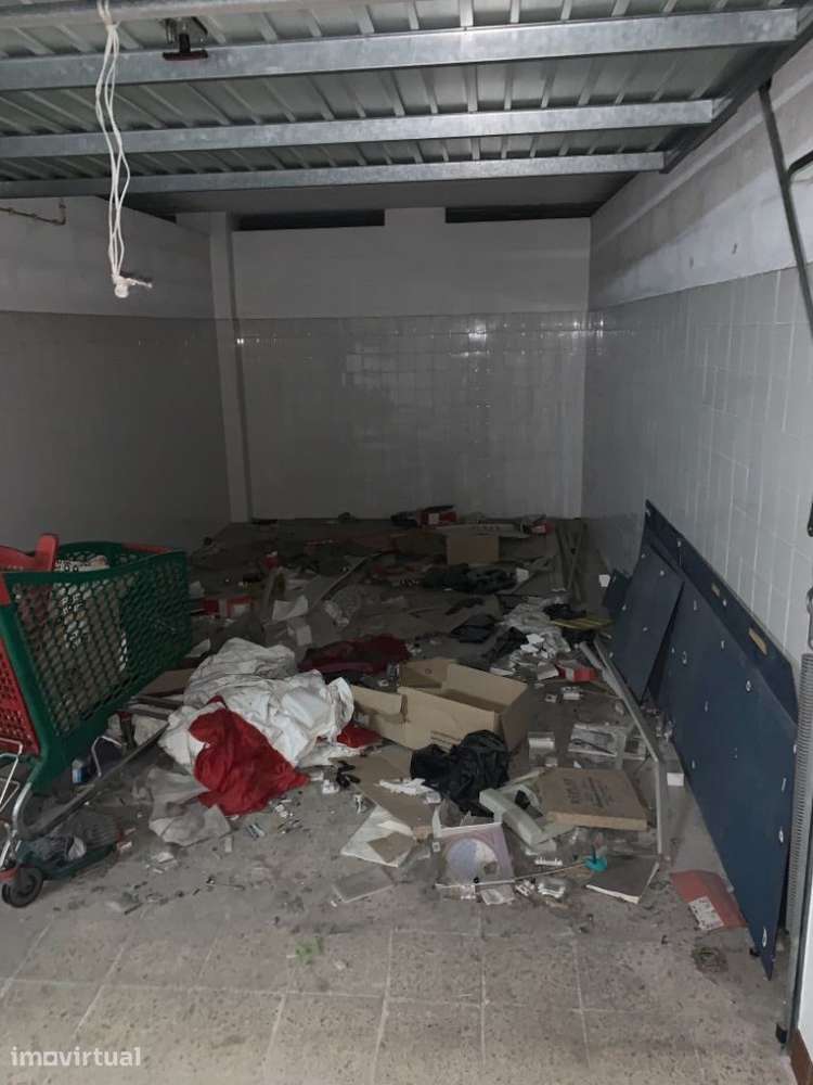 Garagem, Laranjeiro e Feijó, Praça Lopes Graça - Grande imagem: 5/6