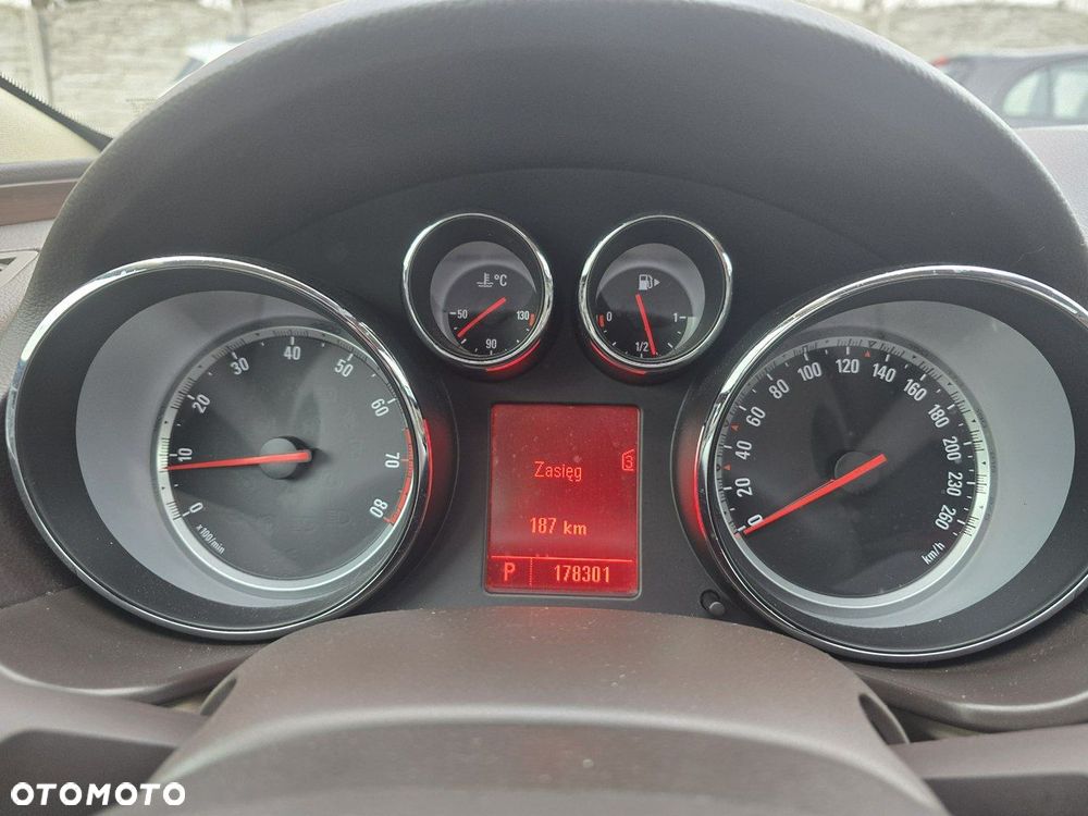 Opel Insignia 2.0 T Cosmo 4x4 - 14