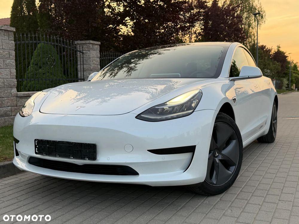 Tesla Model 3 - 1