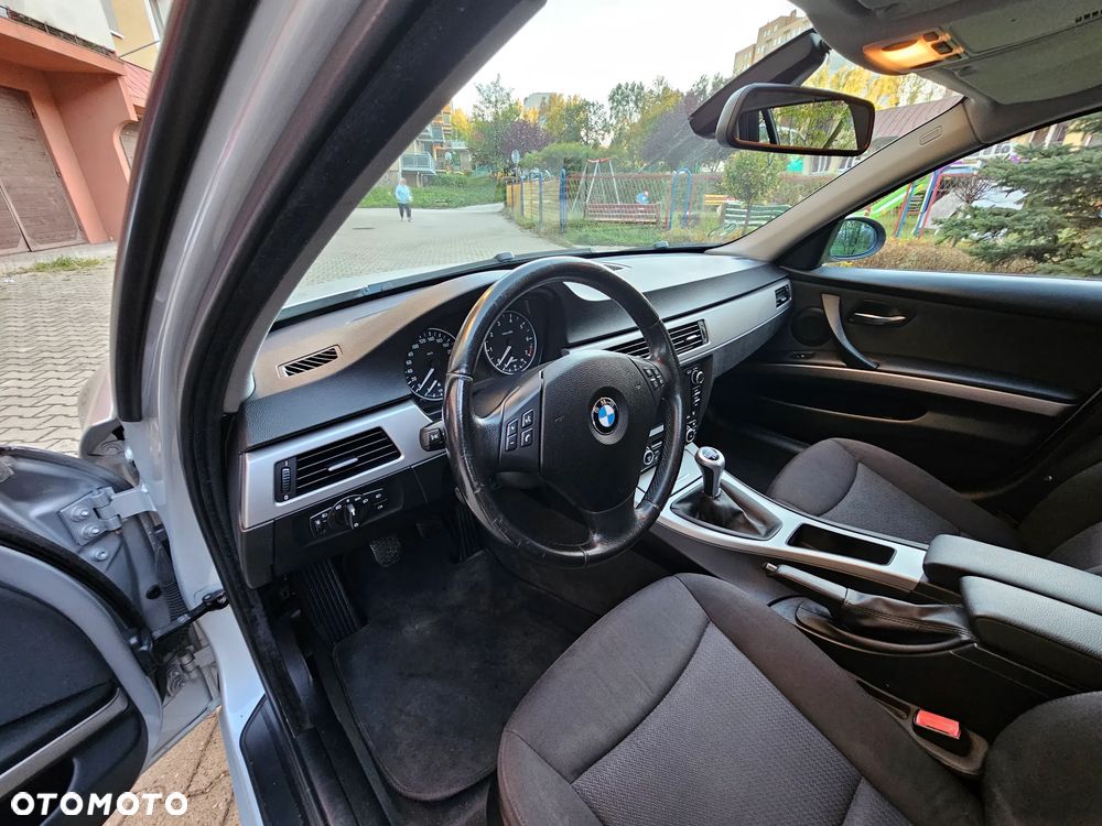 BMW Seria 3 318i - 17