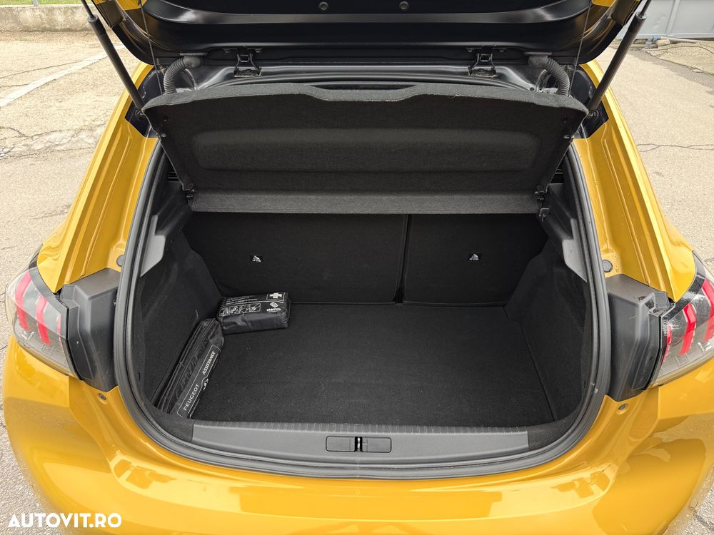 Peugeot 208 PureTech 130 EAT8 GT Pack - 28