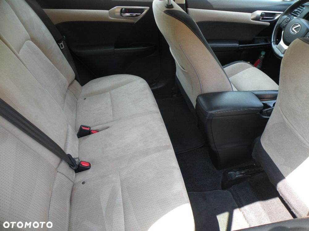 Lexus CT 200h Prestige - 11