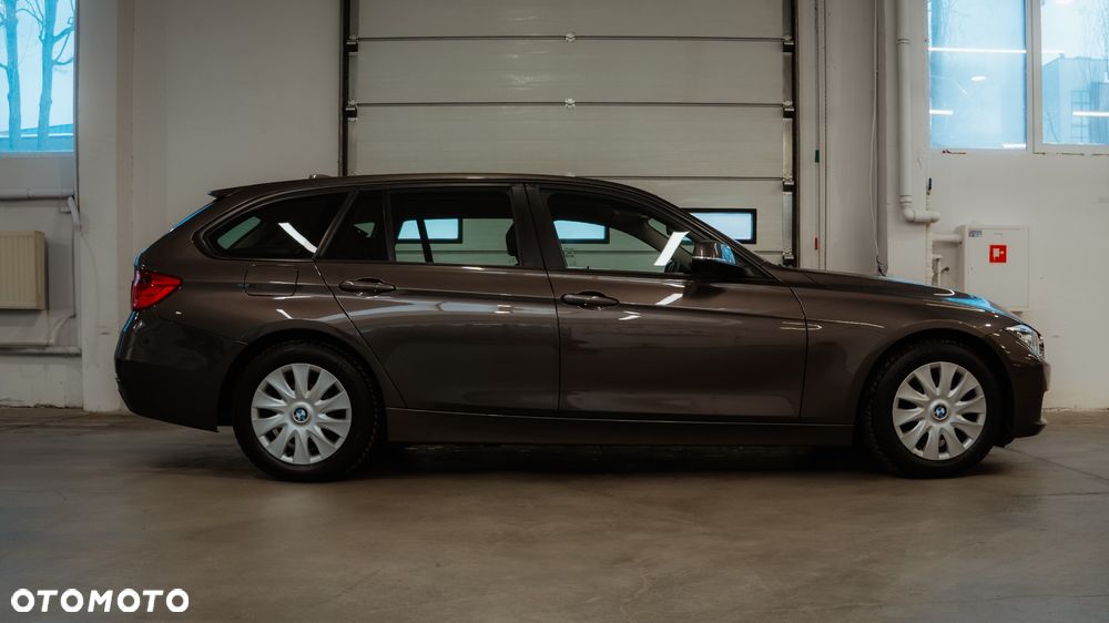 BMW Seria 3 318d - 4