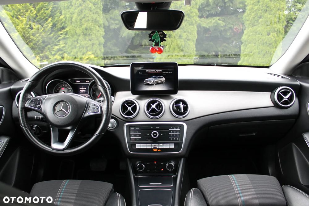 Mercedes-Benz CLA - 27