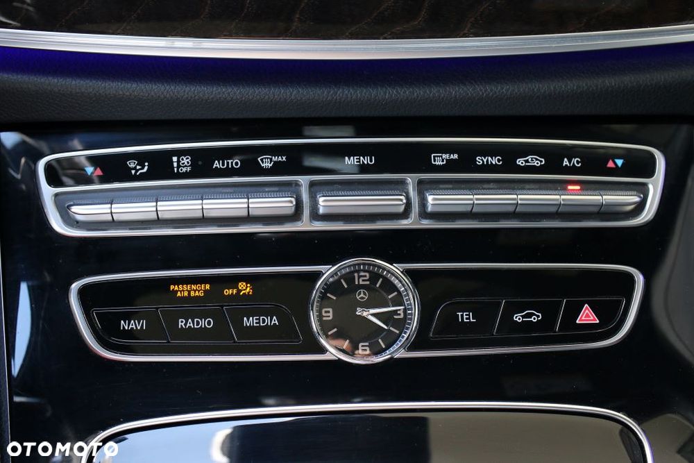 Mercedes-Benz Klasa E 220 d 4-Matic 9G-TRONIC - 16