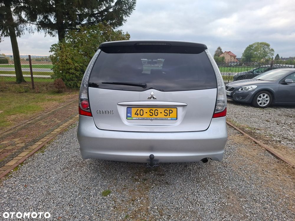Mitsubishi Grandis 2.4 Intense - 13