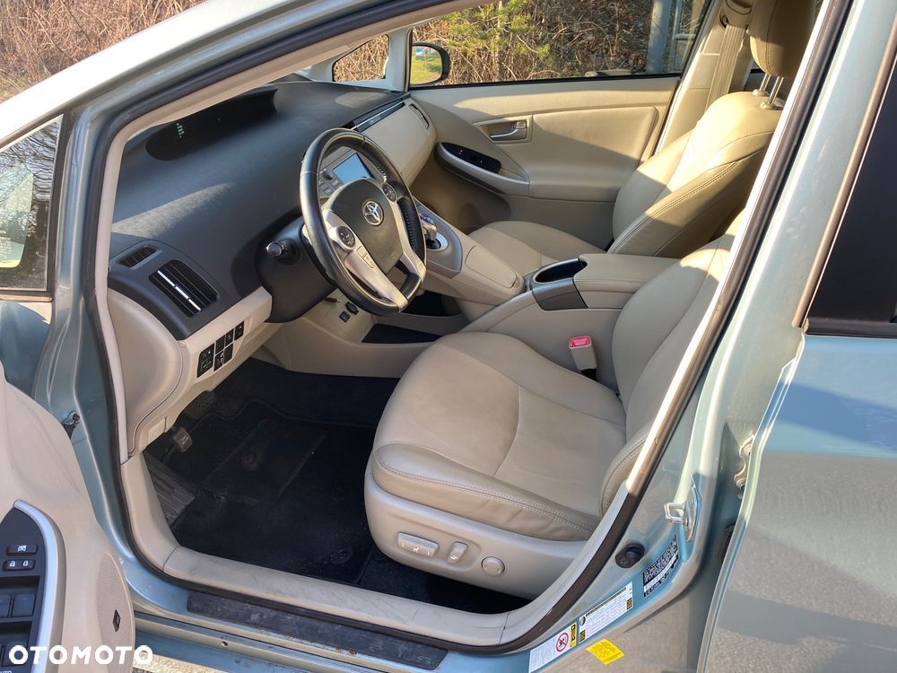 Toyota Prius (Hybrid) Executive - 20