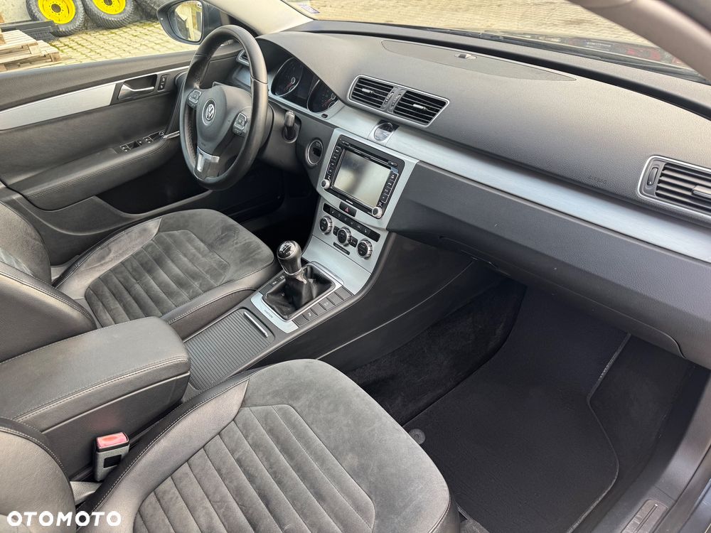 Volkswagen Passat 2.0 TDI DPF 4Motion Highline - 16