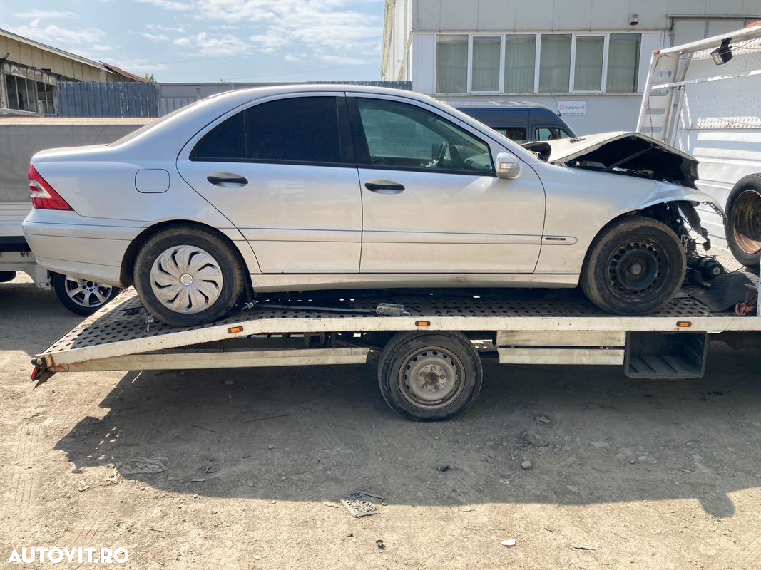 Dezmembrez Mercedes C Class W203 2.2 CDI 646.963 2005 - 10