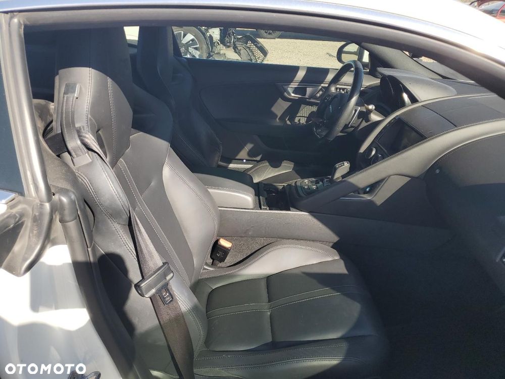 Jaguar F-Type AWD R - 11