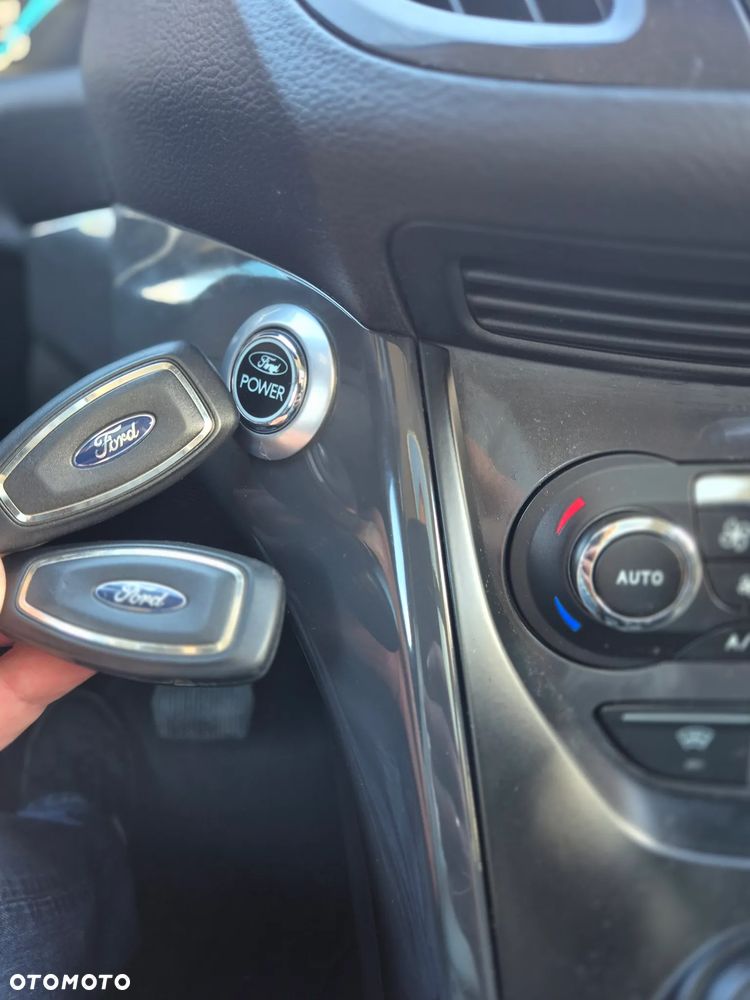 Ford Kuga - 12
