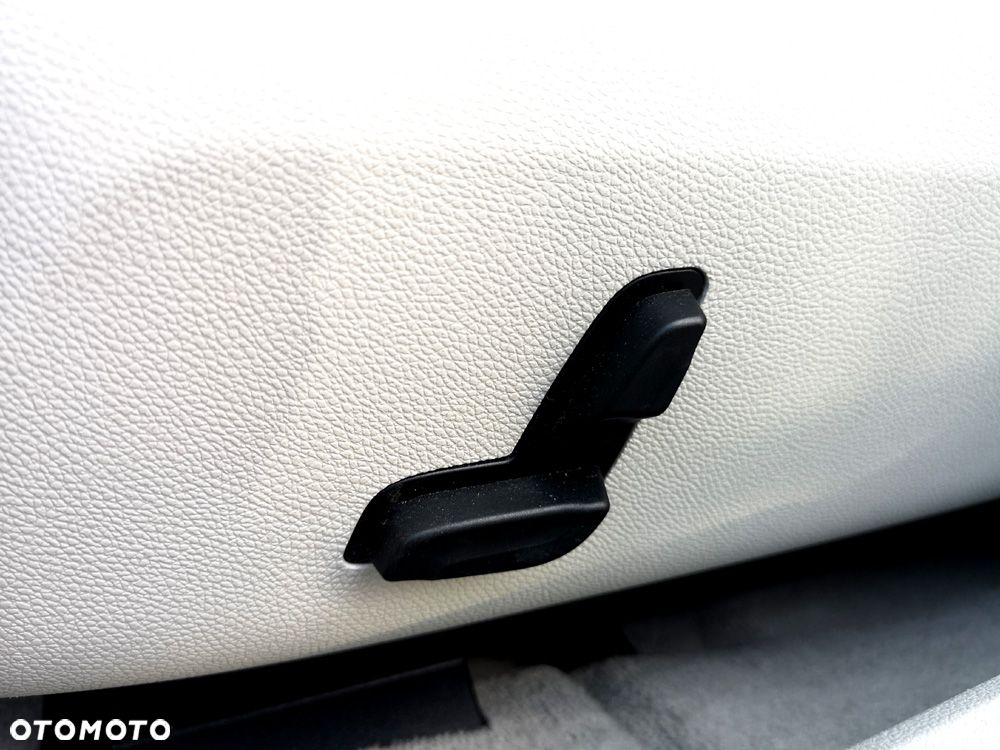 Mercedes-Benz Klasa E 200 7G-TRONIC Edition - 24