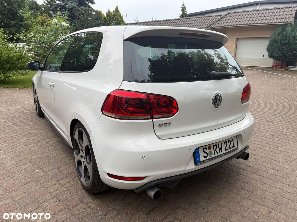 Volkswagen Golf 2.0 GTI adidas - 6