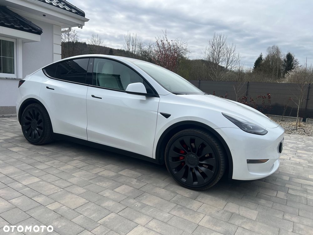 Tesla Model Y Performance AWD - 33
