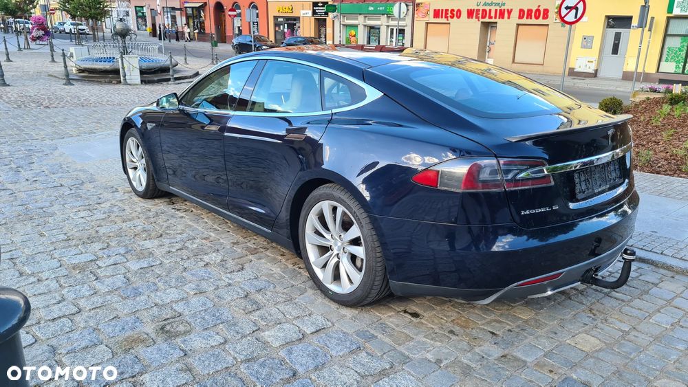 Tesla Model S - 10