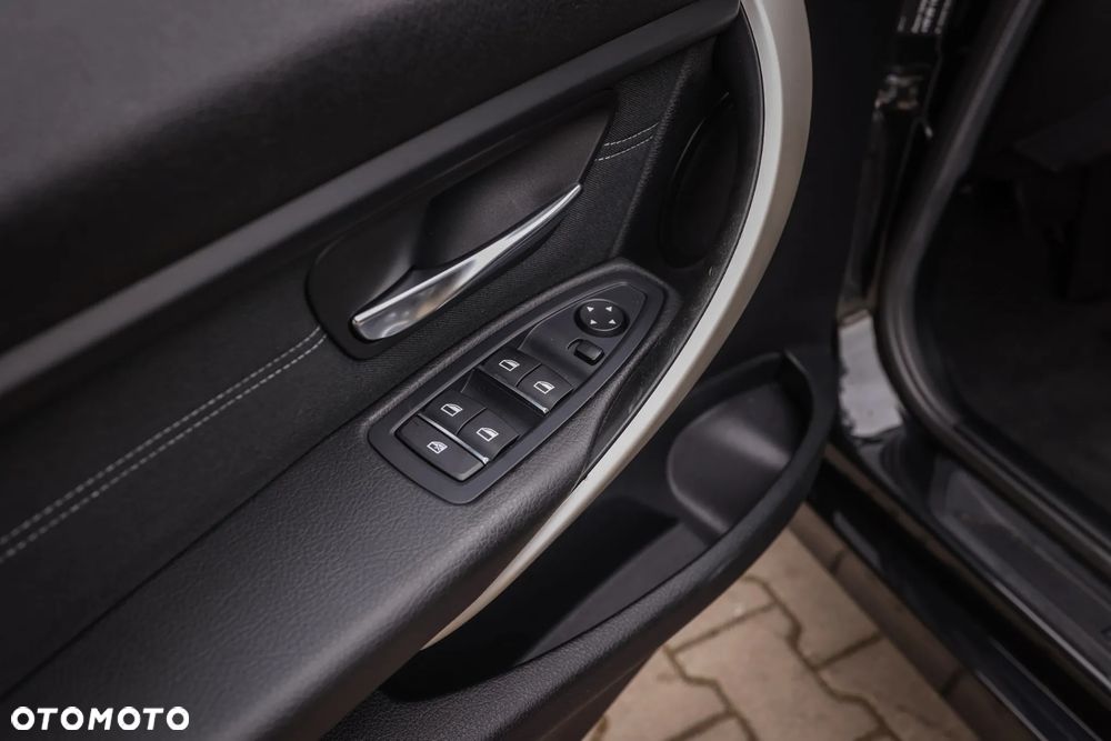 BMW Seria 3 320d Sport Line Shadow sport - 17