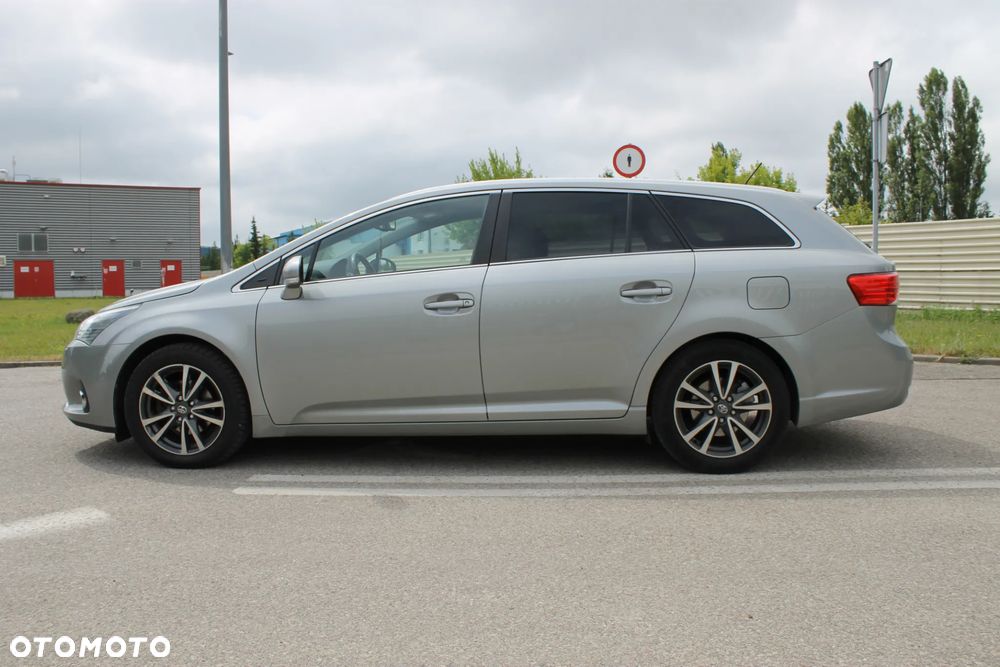 Toyota Avensis 1.8 Premium - 11