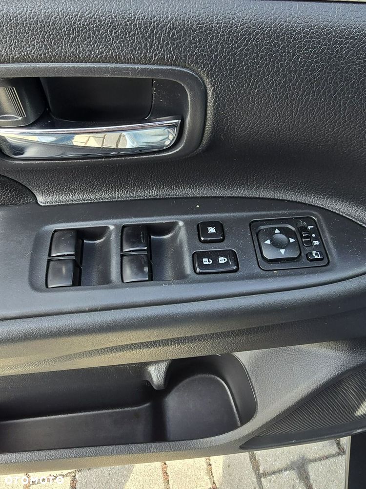 Mitsubishi Outlander - 15