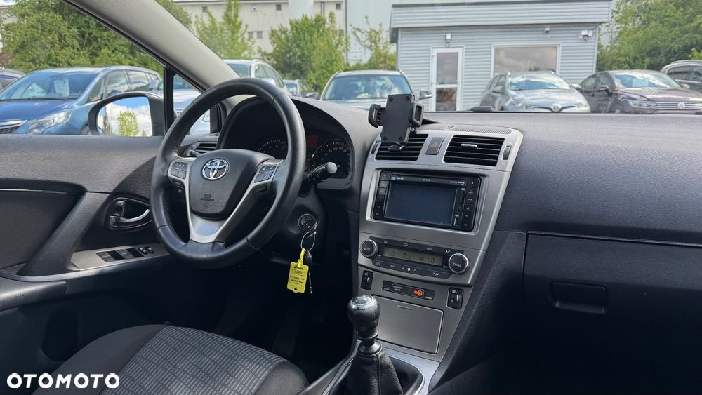 Toyota Avensis 1.8 Sol NAVI - 35