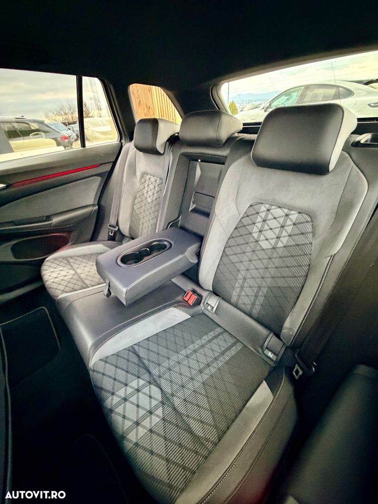 Volkswagen Golf 1.5 eTSI OPF DSG R-Line - 11