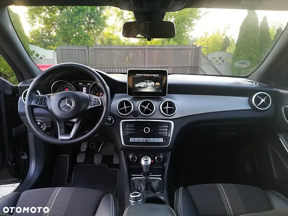 Mercedes-Benz CLA 180 AMG Line - 6
