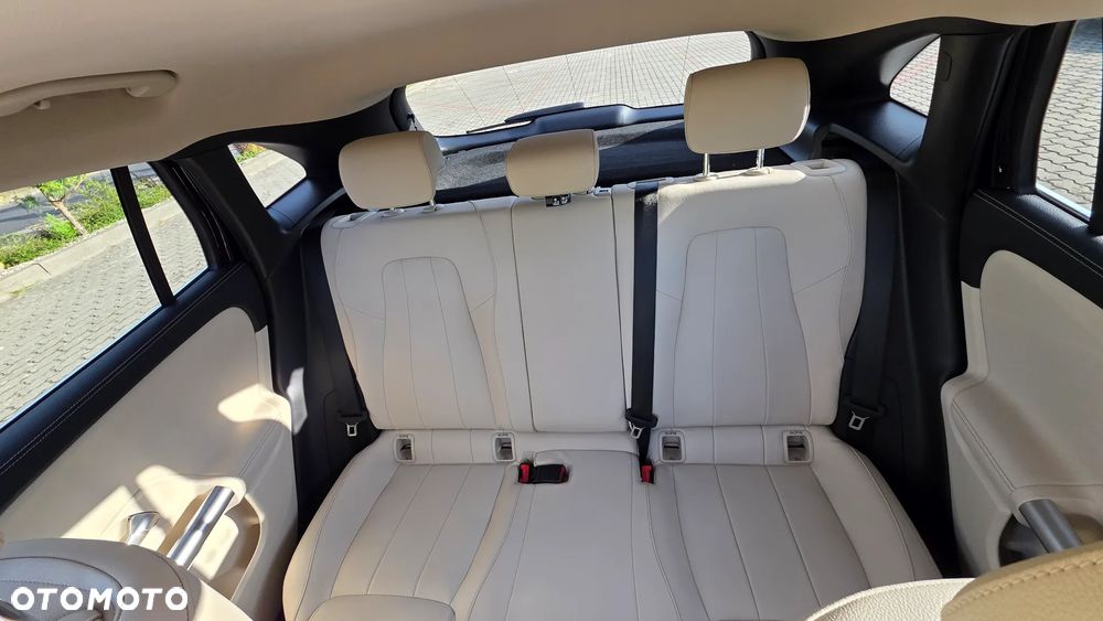 Mercedes-Benz GLA 250 4Matic 8G-DCT Edition Progressive Line - 13