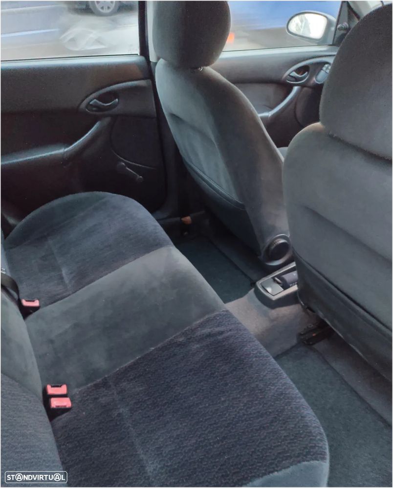Ford Focus 1.6 Futura - 6