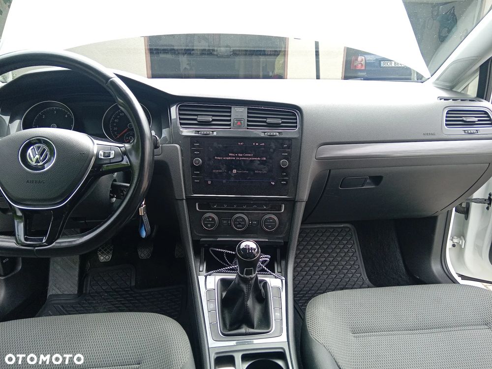 Volkswagen Golf - 11